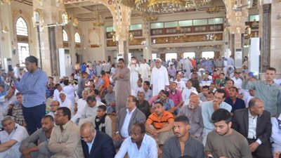 توافد المصلين على مسجد الفتح بـ رمسيس لأداء صلاة الجمعة