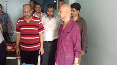 صور.. وكيل صحة الشرقية يتابع حالات النزلات بـ مستشفي الزقازيق العام