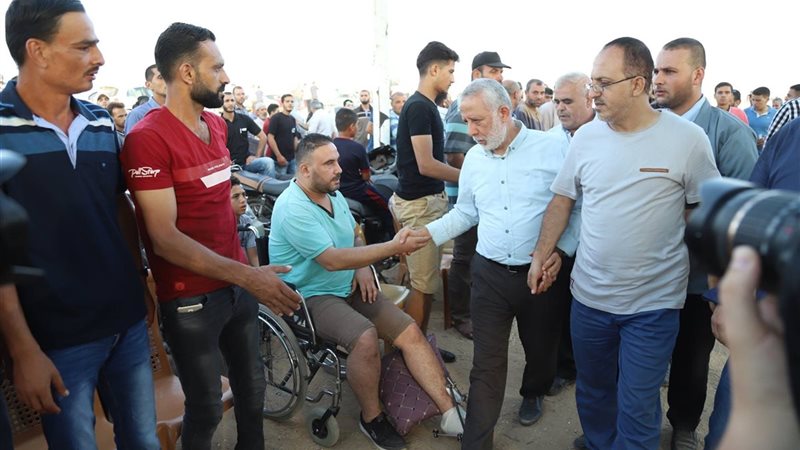 لحظة تكريم مسعف 