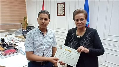 صور.. محافظ البحيرة تكرم المخترع الصغير ابن كفر الدوار 