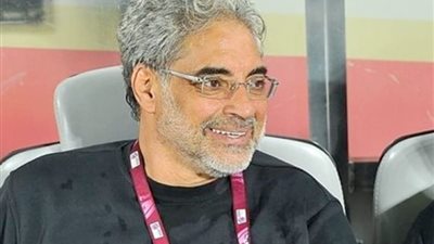 أحمد ناجي يتابع الزنفلي من مدرجات برج العرب