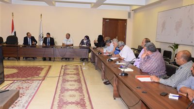 محافظ بني سويف يطالب التنفيذيين ببرامج زمنية لتقييم الأداء التنفيذي