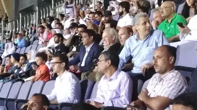 صور.. مدرب منتخب مصر يحضر مباراة السوبر الأماراتي