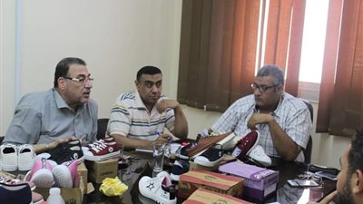 صور.. توزيع 5000 زى مدرسى بالمجان بـ مؤسسة نهضة بنى سويف للعام الدراسي 2018 /2019 