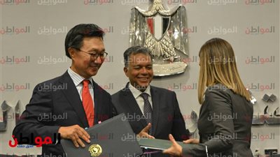 فيديو.. توقيع اتفاقية تعاون مصرية كورية لتصنيع 32 قطارًا مكيفًا بـ مترو الأنفاق