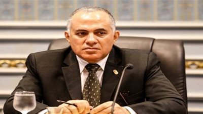 وزير الري يتلقى تقريرًا عن المشروعات الجاهزة للافتتاح الفترة القادمة