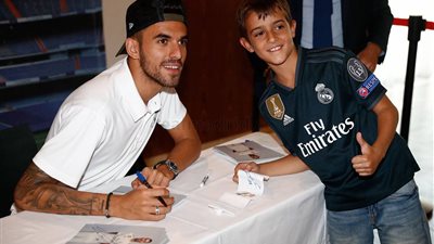 صور.. وصول لاعبي ريال مدريد إلى جيرونا
