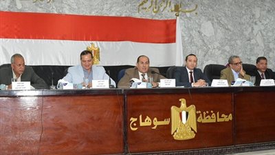 اجتماع لمناقشة الخطة العاجلة لإدارة المخلفات الصلبة بـ سوهاج