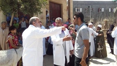 صور.. علاج 1500 حالة دواجن وأغنام بـ بلطيم في قافلة بيطرية مجانية