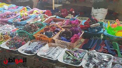 صور.. أسواق رأس البر تنتعش قبل دخول المدارس