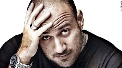 فيديو .. أحمد مكي يحتفل بـ اليوم العالمي للكلاب على طريقته الخاصة