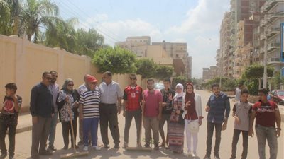 صور.. ‏رئيس مدينة دسوق يشارك إدارة الشباب والرياضة في حملة لتجميل المدينة