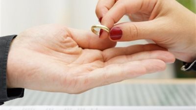 إنفوجراف| أنفقذ نفسك.. أسباب تدفع الزوجة لـ الطلاق