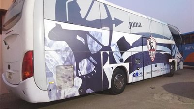 صورة.. تعطل حافلة الزمالك قبل مواجهة النجوم