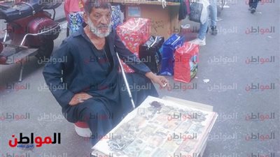  بائع العملات المعدنية بالعتبة.. اختار العبق والأشياء العتيقة لكسب رزقه