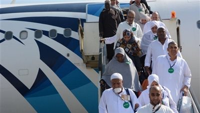 عودة أول فوج من حجاج القرعة إلى أرض الوطن اليوم