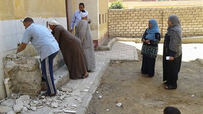قبل العام الدراسي الجديد.. الوحدة المحلية لـ ديرمواس تتابع أعمال صيانة المدارس