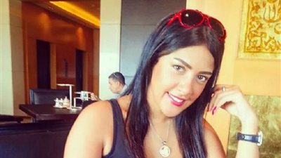 يا بخت الشجرة.. هل استحقت صورة نرمين ماهر المثيرة هذا التعليق من معجب؟