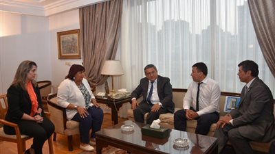 صور.. وزير الثقافة تبحث تعزيز التعاون مع سفير اوزبكستان