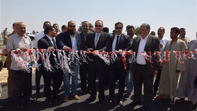 محافظ بني سويف يفتتح طريق حيوي يخدم حركة المرور والنقل بمركز ناصر