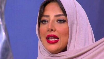 فيديو| رضوى الشربيني تقع في خطأ على الهواء