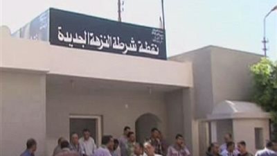 ضبط 3 أشخاص  سرقوا هاتف طالب تحت تهديد السلاح في النزهة