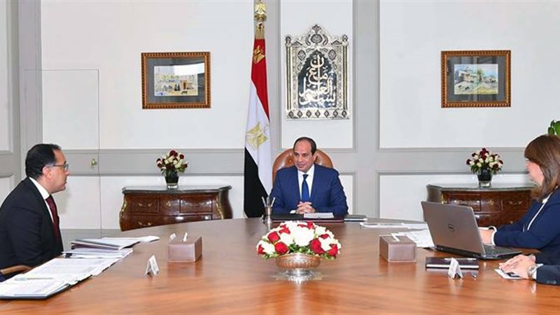 الرئيس السيسي يجتمع