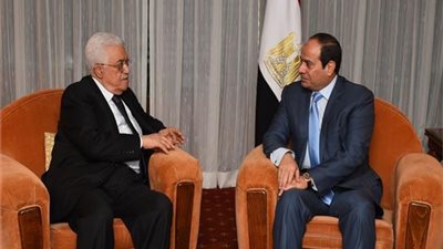 تفاصيل محادثة السيسي وأبو مازن.. هاتفيًا