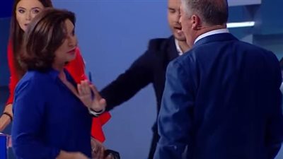 اديلو على دماغه.. شاهد نائبة أوكرانية تصفع وزير النقل والسبب!!