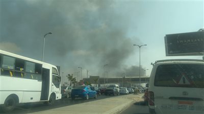 السيطرة على حريق سيارة أمام هايبر الشيخ زايد دون إصابات 