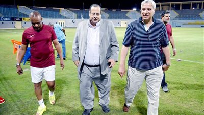 بالصور.. رئيس إنبي يحضر مران الفريق قبل مواجهة الزمالك