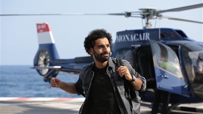 صور.. وصول محمد صلاح إلي موناكو بـ 