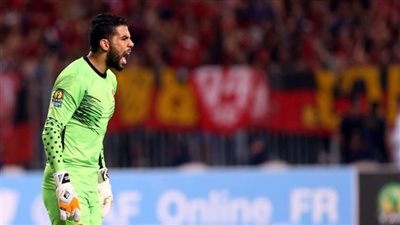 الأهلي يكشف سبب غياب شريف إكرامي عن التدريبات 