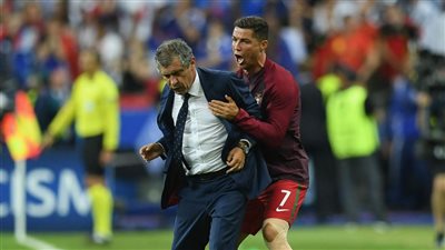 فرناندو سانتوس يلبي طلب كريستيانو رونالدو
