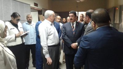 صور.. محافظ القليوبية الجديد يتفقد مستشفى بنها التعليمي 