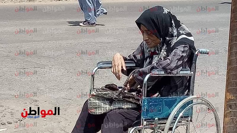عجوز قعيدة 