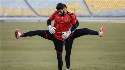 شريف إكرامي ينتظم في مران الأهلي