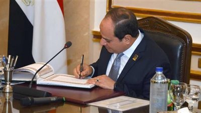 السيسي يصدق على قانون تنظيم الصحافة والإعلام .. 