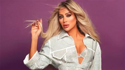 لا منافس.. ما الذي لم تفعله مايا دياب بعد هذا الشفاف في حمام السباحة ؟  
