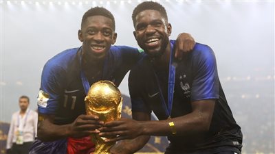 برشلونة يكرم أبطال العالم