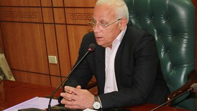 محافظ بورسعيد يؤكد: اهمية دور المدارس في غرس القيم وتعديل السلوك