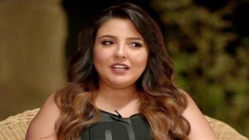 الفنانة مي كساب 