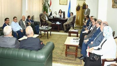 صور.. نائب محافظ البحيرة تعقد اجتماعا لبحث استعدادات العيد القومي