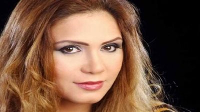 أول صور للفنانة إيناس عز الدين بعد خضوعها لجراحة في الذراع 