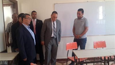 صور .. محافظ الشرقية يتفقد مدرسة المتفوقين بمدينة الزقازيق