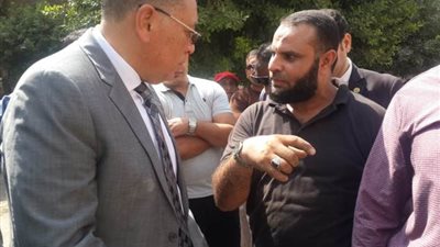 صور.. محافظ الشرقية يلتقي المواطنين خلال جولته التفقدية لـ شوارع مدينة الزقازيق