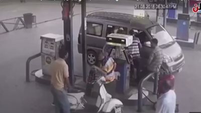 الفيديو الفصل في قضية قاتل طفليه في الدقهلية.. ريان ومحمد ينظران من نافذة السيارة قبل أن تغرقهما يد الشيطان