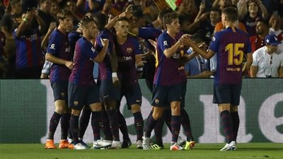 صورة.. نجوم برشلونة في مأدبة عشاء