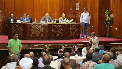 محافظ قنا يعتمد نتيجة اختبارات مدرسة مياه الشرب والصرف الصحي