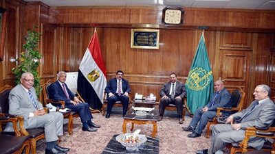 رئيس جامعة المنوفية يهنئ الدكتور علاء عبدالحليم بتعيينه محافظا للقليوبية